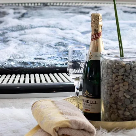 2 Bedroom Lovely In Okrug Gornji