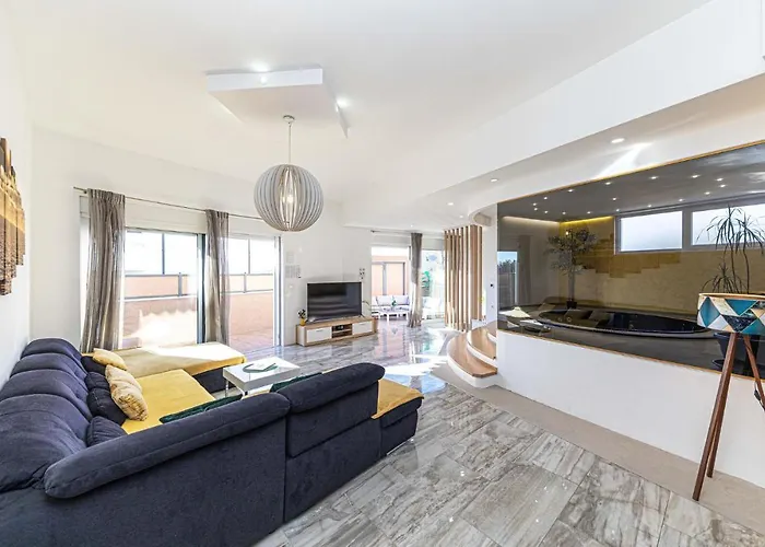 Daire 2 Bedroom Lovely In Okrug Gornji Trogir