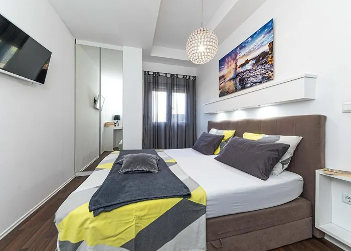 2 Bedroom Lovely In Okrug Gornji * Trogir