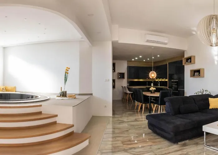 2 Bedroom Lovely In Okrug Gornji *