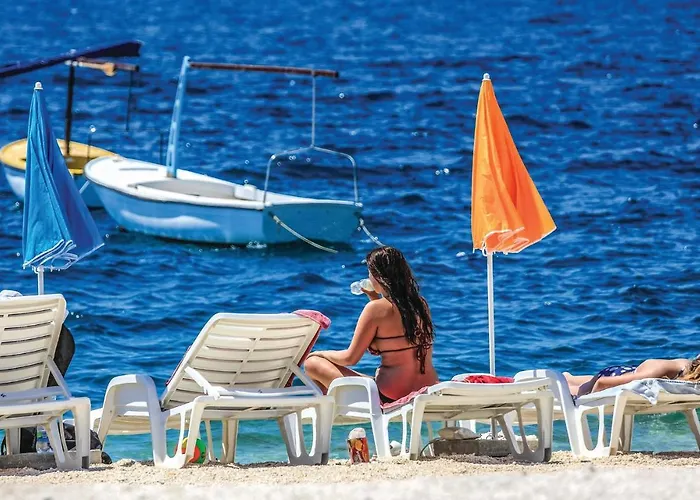 2 Bedroom Lovely In Okrug Gornji * Trogir
