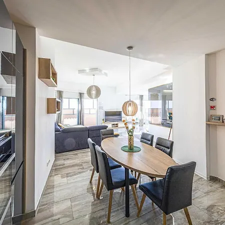 2 Bedroom Lovely In Okrug Gornji 特罗吉尔