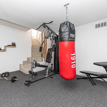 2 Bedroom Lovely In Okrug Gornji