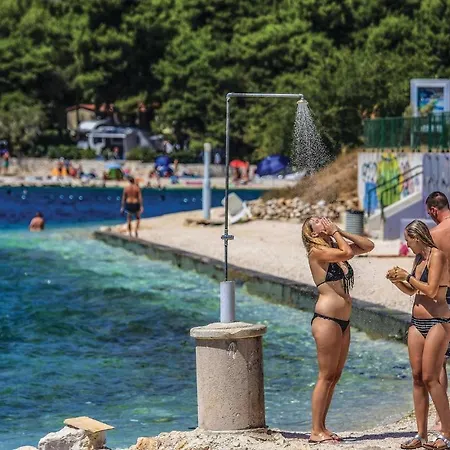 2 Bedroom Lovely In Okrug Gornji Apartman *