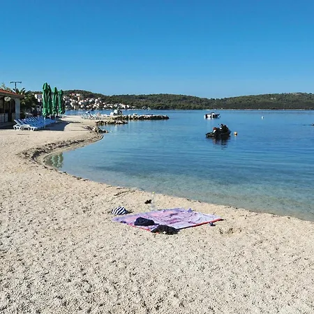 2 Bedroom Lovely In Okrug Gornji Apartman