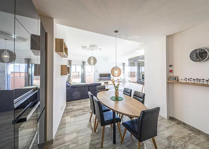 2 Bedroom Lovely In Okrug Gornji 特罗吉尔