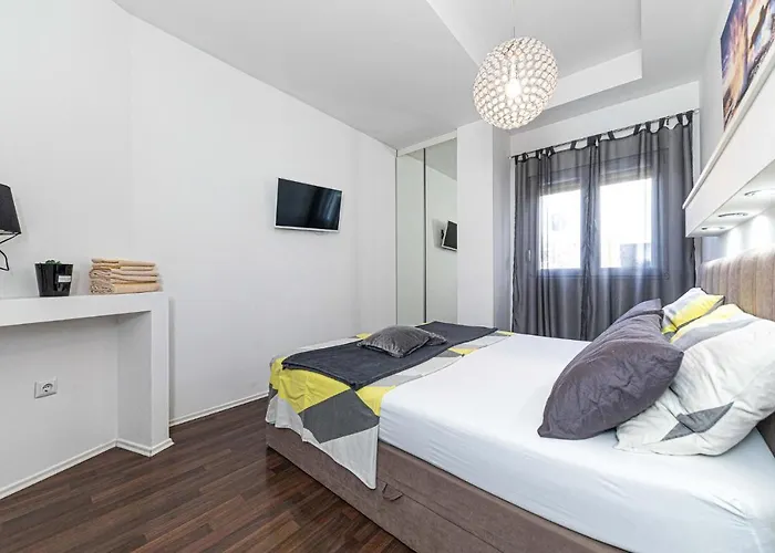 2 Bedroom Lovely In Okrug Gornji
