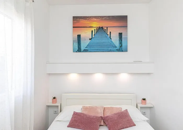 公寓 2 Bedroom Lovely In Okrug Gornji 特罗吉尔